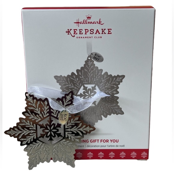 2017 Hallmark A Glistening Gift for You Snowflake KOC Ornament NIB - Picture 1 of 7